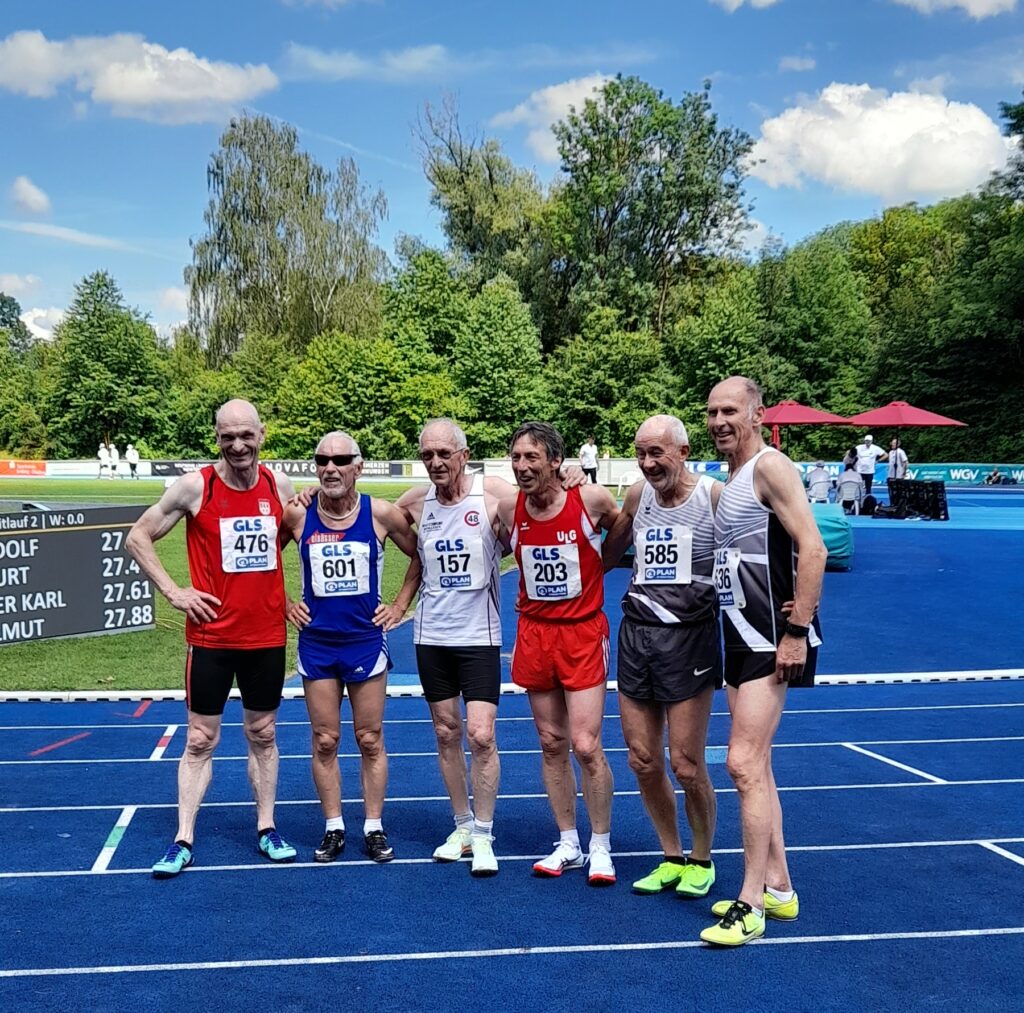 Die 5 Ersten aus dem 200m Lauf und Rainer Liburg (re.). Neben ihm sein Vereinskamerad Helmut Meier (Nr. 585).